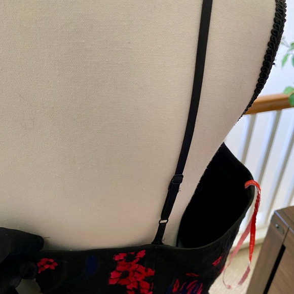 Monique Lhuillier Black and Red Spaghetti Strap Dress. With Tag. - Picture 9 of 9
